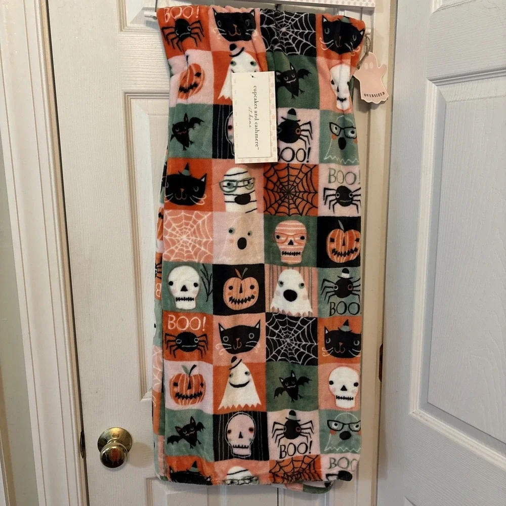 Cupcakes and Cashmere 2025 Halloween Throw Blanket Velour 60x70 Oversized NWT
